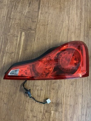 Задний фонарь оригинальный для правой стороны пассажира купе Infinity g37 2008-2015 годов выпуска G37s G37x - Изображение 1 из 4