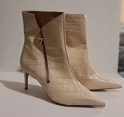 Botín Schultz Crema Cocodrilo Repujado 8M  Foto 1 de 3