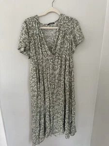 Bloomchic Dress Size 14-16 Green With White Flowers CottageCore Whimiscal - Picture 1 of 8