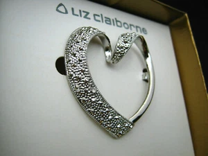 Neu im Karton Liz Claiborne HERZ Pin glänzend silberfarben Markasiten-Look strukturierte Schlaufen 1,5"  - Bild 1 von 3