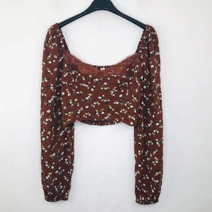 BP Women's Medium Crop Top Brown Kasey Ditsy Lace Trim Long Sleeve Floral CH25 - Picture 1 of 5