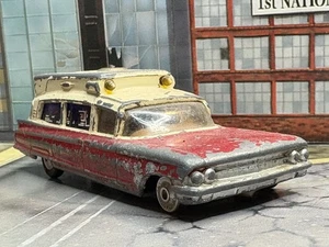 CORGI TOYS # 437 SUPERIOR AMBULANCE ON CADILLAC CHASSIS FOR RESTORATION - Picture 1 of 9