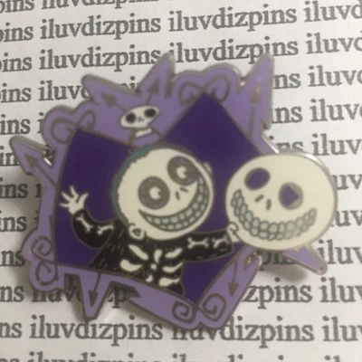 Broche Jack Skeleton Holds Smile Face Haunted Mansion DLR NBC Villain Disney - Imagem 1 de 3