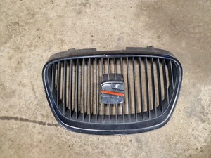 Seat Leon MK2 Front Bumper Grill Grille Chrome Emblem Logo Badge - Picture 1 of 11