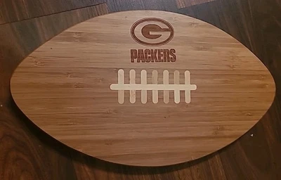 Nova tábua de corte em forma de futebol arborizado Green Bay Packers 15” X 9” - Imagem 1 de 3