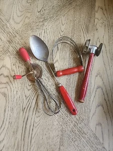 Lot Of Vintage Red Handle Kitchen Tools Beater Meat Tenderizer Lot Of 4 Wood - Picture 1 of 12