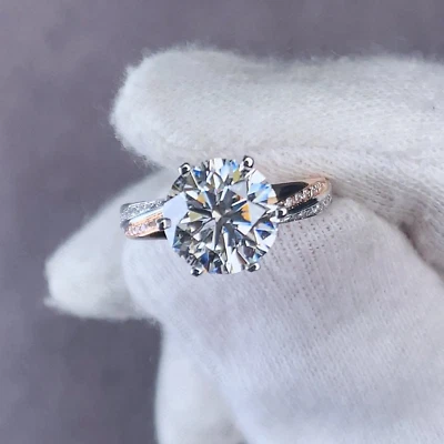 Anillo de compromiso solitario de moissanita de corte redondo de 2,85 TCW en oro bicolor de 14 K Foto 1 de 4