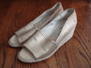 JACK ROGERS GOLD LEATHER WEDGE OPEN TOE ESPADRILLES SHOES size 8.5 M - Picture 1 of 3