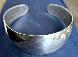 Hermoso brazalete martillado de plata de ley 925 - Imagen 1 de 6