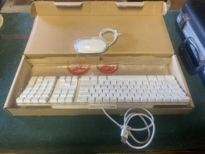 Apple Keyboard & Mouse – Original Set, Mac Compatible & Plug & Play! - Picture 1 of 5