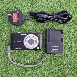 Panasonic LUMIX DMC-FS62 10.1MP Digital Camera - Black With Charger. - Picture 1 of 8