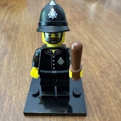 Lego Minifigure Series 11 - Constable - Image 1 of 4