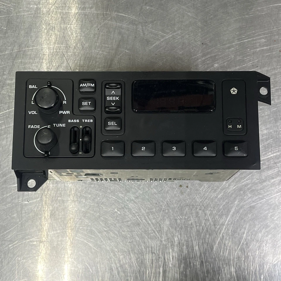 Chrysler Corporation AM FM Radio From 1999 Dodge Neon P04858561AE OEM EUC - Изображение 1 из 4