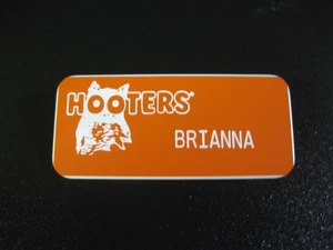 BRIANNA * Hooters Uniform Kellnerin NAMENSSCHILD ETIKETT! - Bild 1 von 2