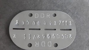 DDR NVA MDI MILITÄRPLAKETTE AUSWEIS MARKE ORDEN RAR WEHRDIENST METALL HUNDEMARKE - Bild 1 von 3