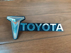 Fit Toyota HILUX RN30 LN30 RN40 Pickup Front Grille Emblem Badge Original1978-83 - Picture 1 of 12