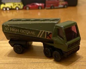 Petrolero de gasolina vintage Matchbox 63 autopista verde militar raro camino equivocado etiqueta redonda - Imagen 1 de 9
