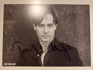 Tom Schilling cartolina autografata originale firmata a mano/T1 - Foto 1 di 2