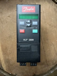 Accionamiento inversor de velocidad variable Danfoss 195N1001 VLT-2800 - Imagen 1 de 4