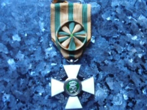belle medaille emaillée luxembourgoise officier ordre de la couronne de chene - Foto 1 di 3