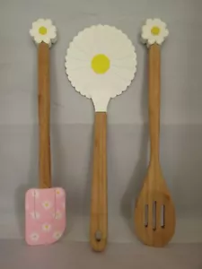 Daisy Kitchen Décor Utensils Wood Handles 13 In White Flowers Cracker Barrel - Picture 1 of 12