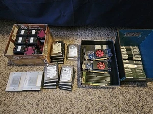 *LOT* Old Server Hardware RAM, CPU, GPU, ETC. - Afbeelding 1 van 11