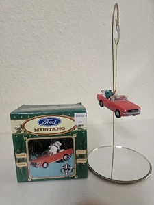 Adornos de Navidad Enesco Treasury 1999 1964 1/2 Ford Mustang - Edición limitada - Imagen 1 de 13
