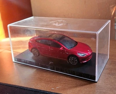 Coche fundido a presión Burago Tesla Modelo 3 rojo 1:43 en estuche de plástico Foto 1 de 4