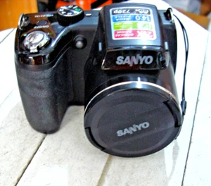 Cámara digital Sanyo VPC E2100 BK 14,0 MP - negra - Imagen 1 de 16