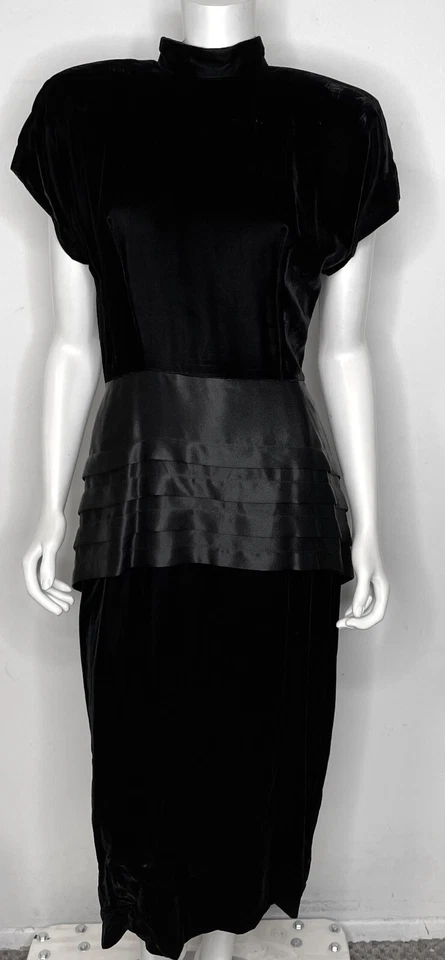 Vestido Vintage John Roberts Terciopelo Negro 9 10 Satinado Plisado Peplum SS Estrás Foto 1 de 4