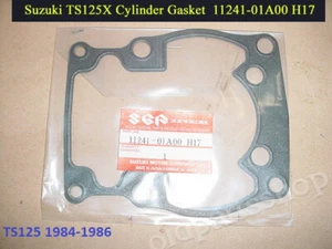 Suzuki TS125 Cylinder Head Gasket 1984-86 NOS TS125X CYL HEAD GASKET 11241-01A00 - Foto 1 di 1