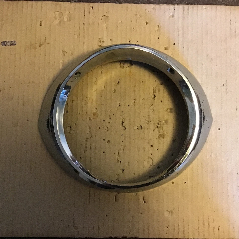 1956 年别克 Century & Special 车头灯边框原始设备制造商  — 第 1/4 张图片