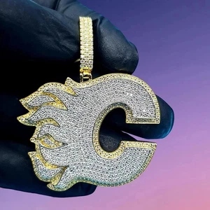 3,00Ct Okrągły moissanit Custom Initial Litera C Wisiorek 14K Żółto pozłacany - Zdjęcie 1 z 12