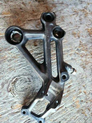 Montaje de estribo trasero Ktm 390 Duke 2018 Foto 1 de 2