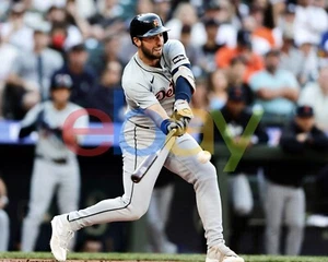 Foto de béisbol Matt Vierling swinging at bat Detroit Tigers 8x10 MLB - Imagen 1 de 1