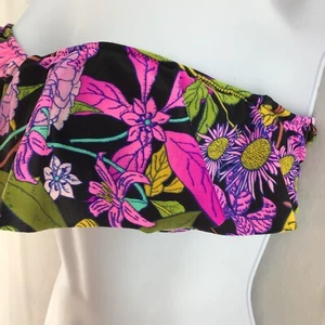 VICTORIA'S SECRET Women’s Medium Ruffled Pink BIKINI TOP BATHING SUIT - Picture 1 of 10