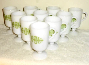 Tazas de café de té espresso 10 vasos de leche blancos vintage con pedestal litográfico de flores verdes - Imagen 1 de 5