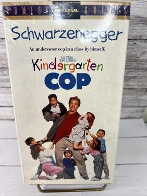 FACTORY SEALED NEW KINDERGARTEN COP VHS 1998 Arnold Schwarzenegger Foto 1 de 3