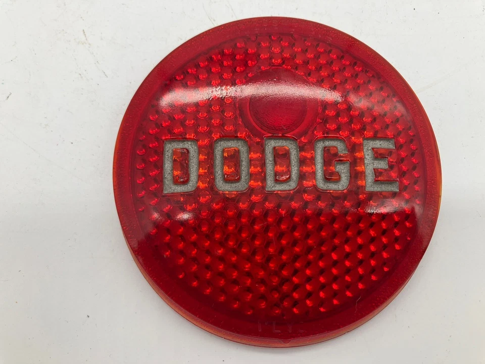 Lente de luz trasera de vidrio para camioneta Dodge 36-47 con letras NOS Foto 1 de 2