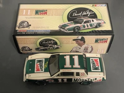 Darrell Waltrip Mountain Dew 1981 1/24 color líquido NASCAR diecast Foto 1 de 4
