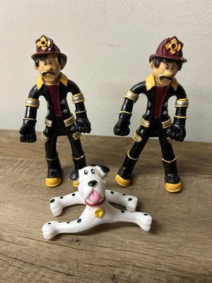 Figuras de bombero y dálmatas Kidkraft Everyday Heroes estación de bomberos perro Foto 1 de 2