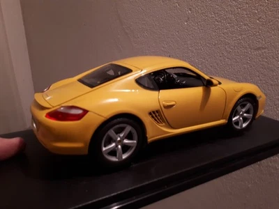 PORSCHE CAYMAN S scala 1/18 WELLY nuovo - Immagine 1 di 4