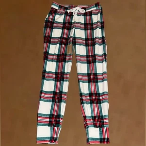 Rachel Zoe Cozy Pajama Joggers and Santa Hat NWOT - Picture 1 of 5