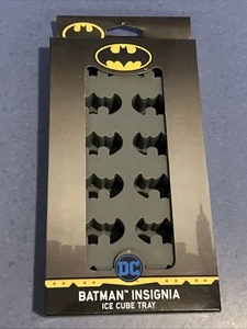 Batman Insignia Silicone Ice Cube Tray New - Picture 1 of 2