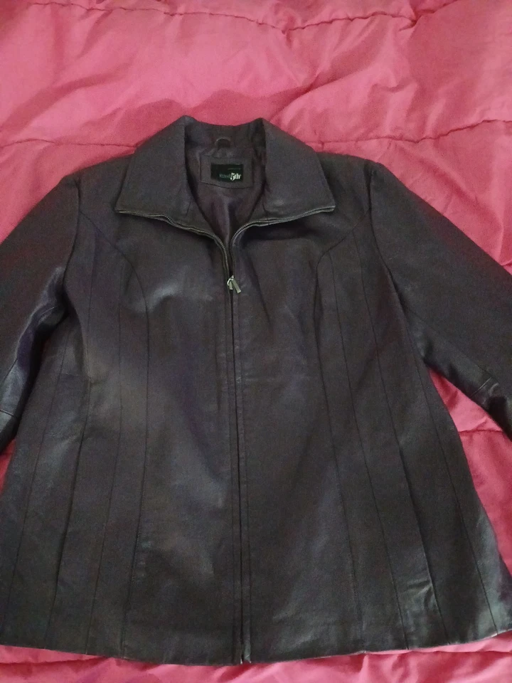 Chaqueta de cuero púrpura mediana ajustada forrada ciruela vintage años 90 East 5th para mujer Foto 1 de 4