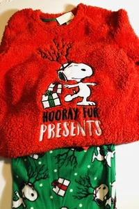 Peanuts Snoopy 2-Piece Snoopy Christmas Fleece Sleepwear Pajama Set Small - Picture 1 of 7