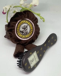 Juicy Crittoure by Juicy Couture "Best in Crittoure" Plüschtier + Hundebürste - Neu - Bild 1 von 5
