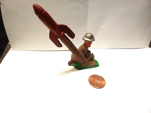 Barclay / Manoil Bleispielzeug #88 Soldat mit Raketenwerfer Matschgranate - Bild 1 von 3