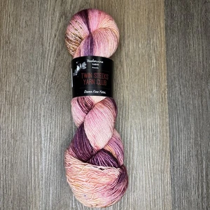 Voolenvine Yarns “Nouveau” Huckleberry Pie Fingering 100% Merino 400 Yards 1 Ply - Picture 1 of 8