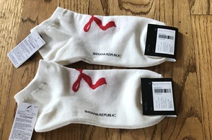 2 Pares NUEVOS CON ETIQUETAS BANANA REPUBLIC MUJER VACACIONES CALCETINES BLANCOS CINTA ROJA CALCETINES - Imagen 1 de 5